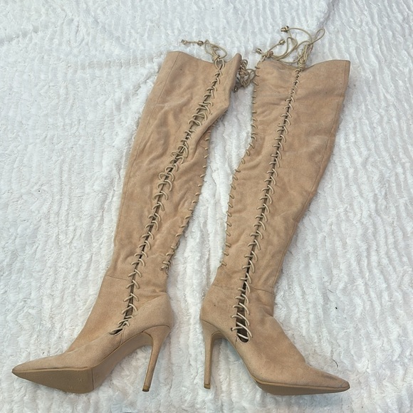 Cape Robbin lace up thigh high cream pointed toe boots women’s size 7 3” heel - Picture 8 of 10